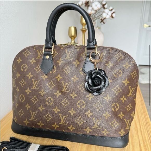 ✅AUTHENTIC✅LOUIS VUITTON ALMA PM - Picture 4 of 14